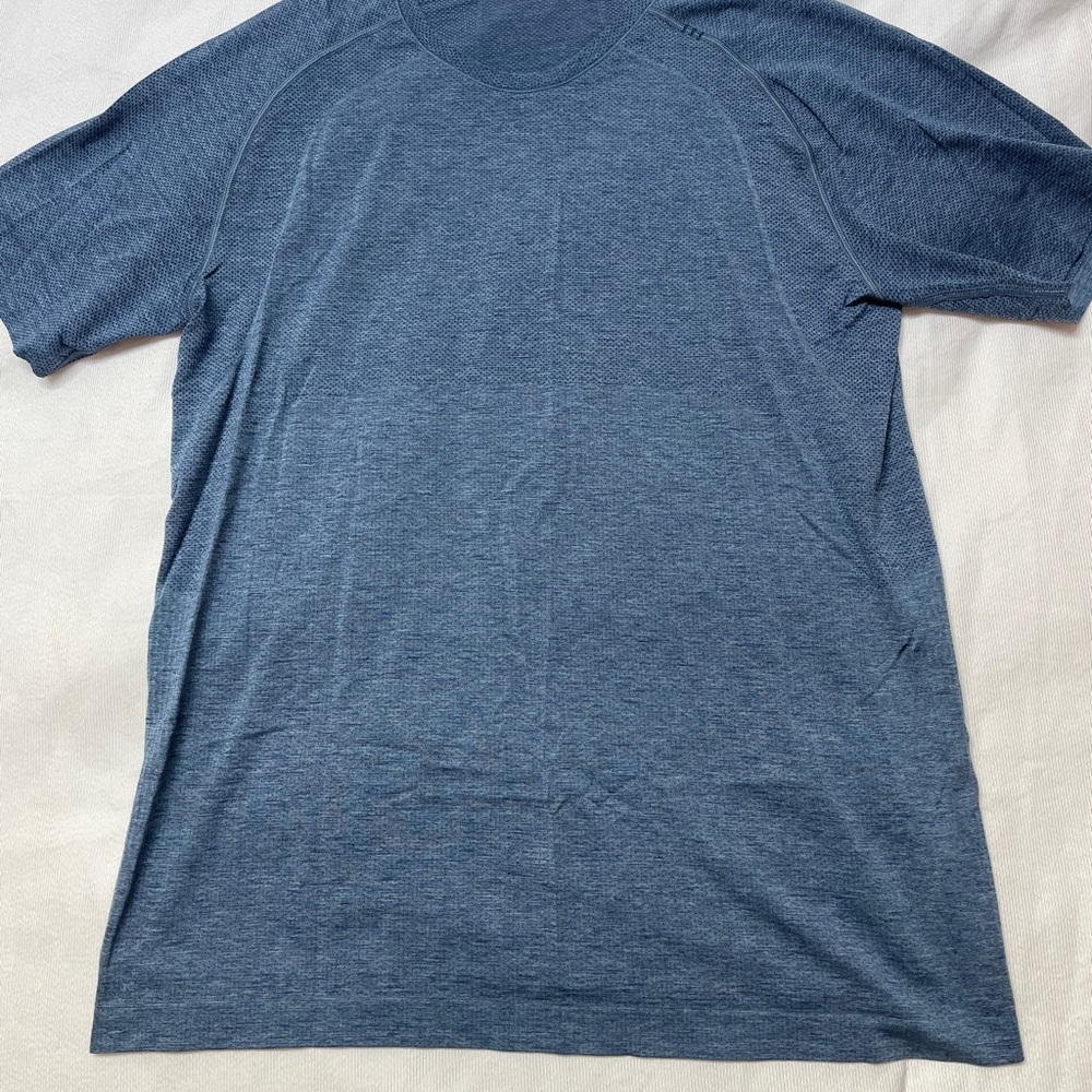 Like new lululemon crewneck T-shirt